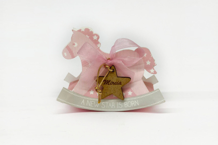 Cavall rosa amb estrella de fusta
