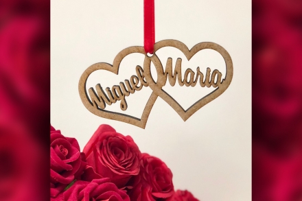 Dos corazones de madera personalizados · San Valentín