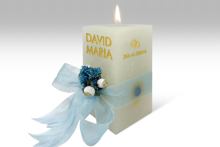 Vela personalizada para boda 15 cm color blanca con flor incrust