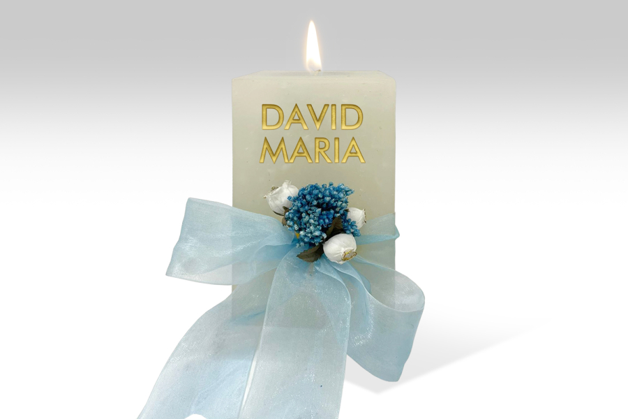 Espelma personalitzada blanca amb flor incrustada  per a bateig / Comunió / Aniversari / casament